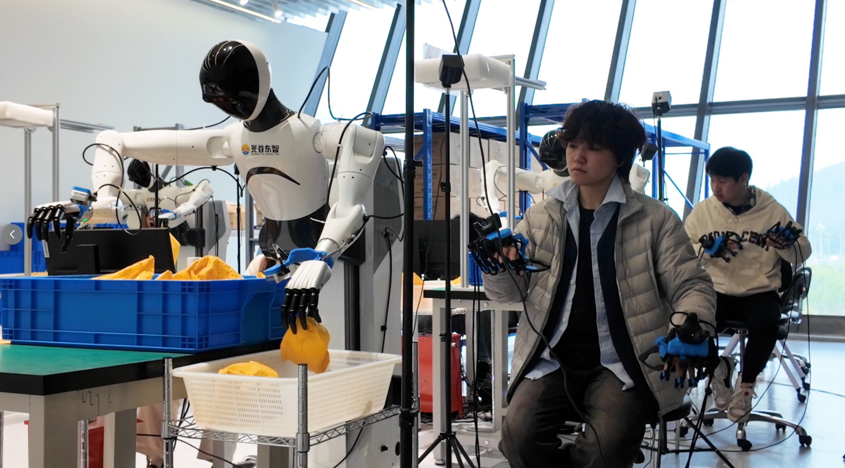 求人数5倍！人型ロボットに「手取り足取り」教える仕事、中国で需要急拡大